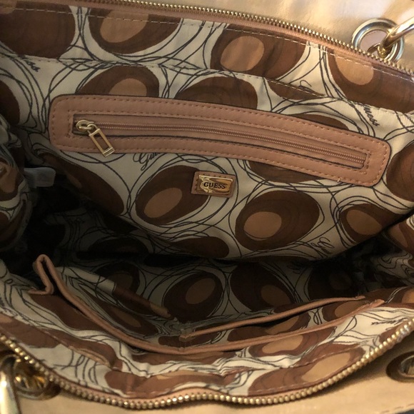 Matching Guess handbag and wallet - Picture 3 of 6